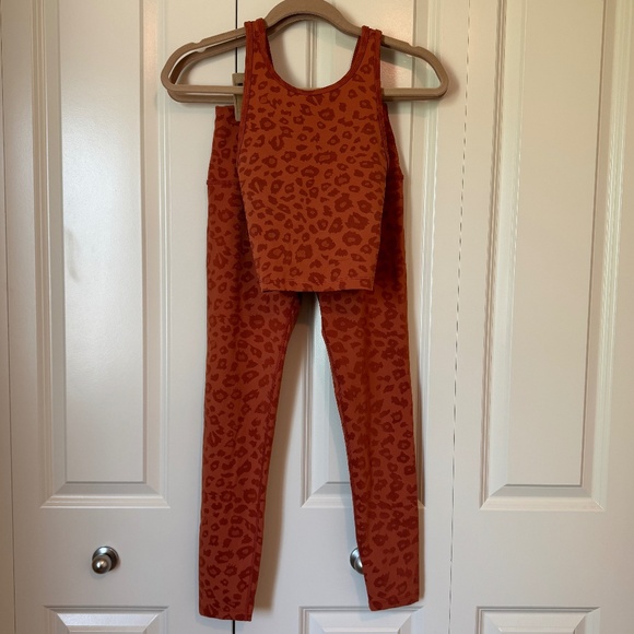 Beyond Yoga Matching Tank and Leggings Jacquard in Orange Leopard  (Small) - Picture 1 of 10